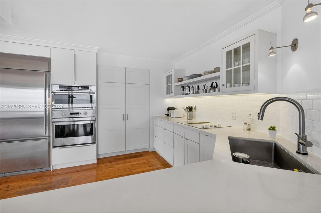 For Sale: $2,850,000 (3 beds, 2 baths, 1930 Square Feet)