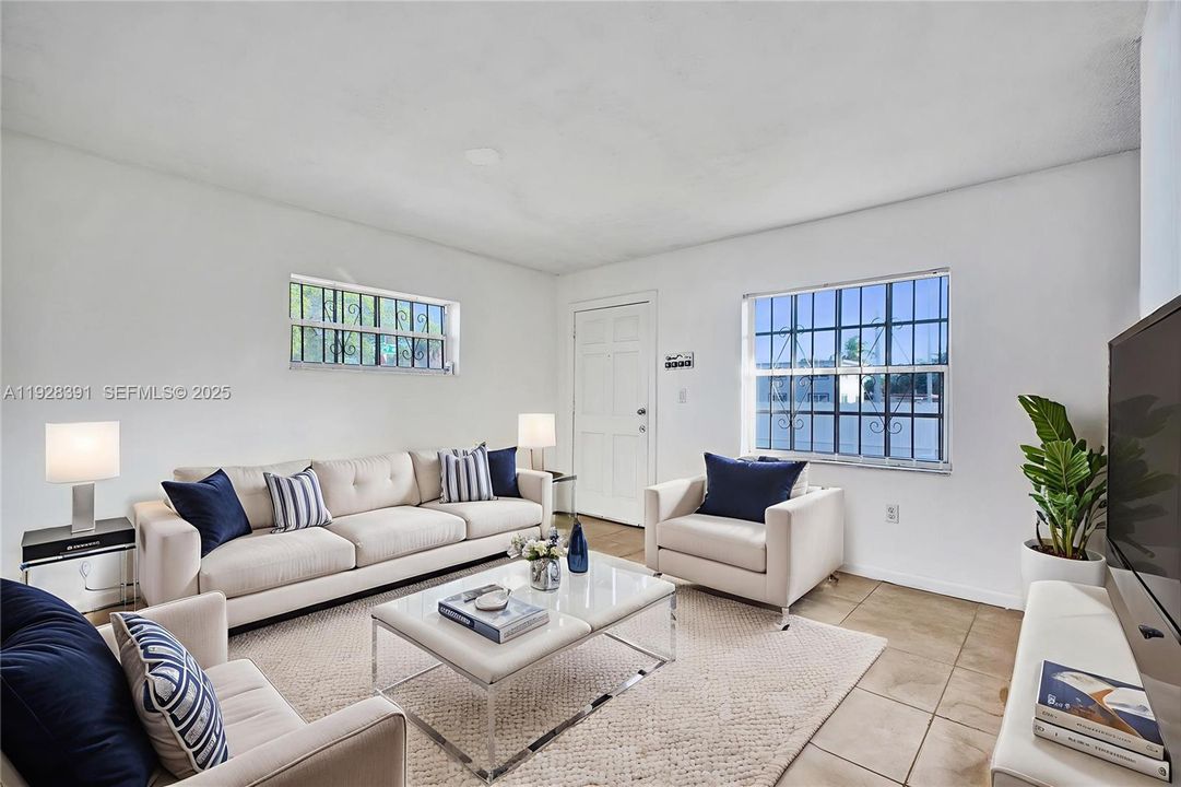 В аренду: $2,200 (2 спален, 1 ванн, 900 Квадратных фут)