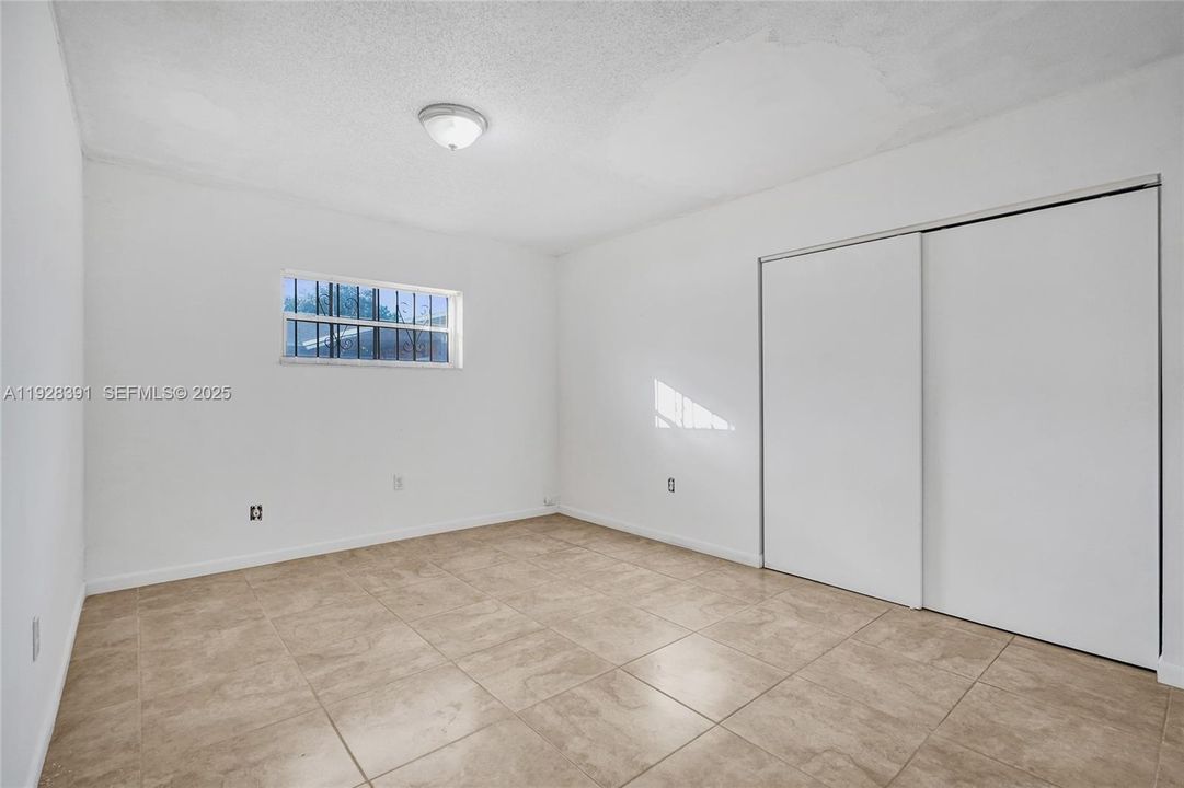 В аренду: $2,200 (2 спален, 1 ванн, 900 Квадратных фут)