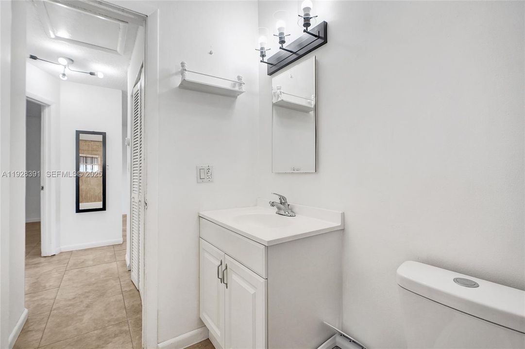 В аренду: $2,200 (2 спален, 1 ванн, 900 Квадратных фут)