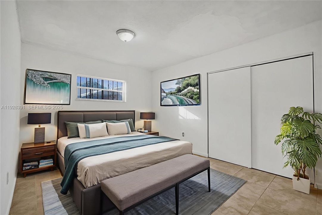 В аренду: $2,200 (2 спален, 1 ванн, 900 Квадратных фут)