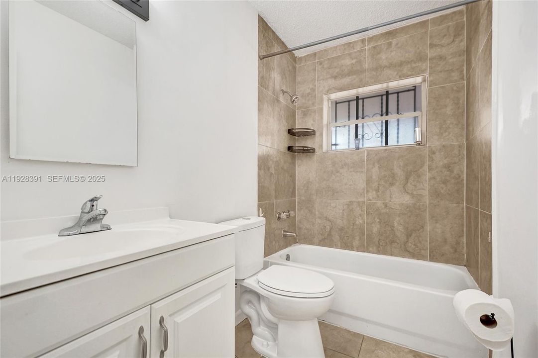 В аренду: $2,200 (2 спален, 1 ванн, 900 Квадратных фут)