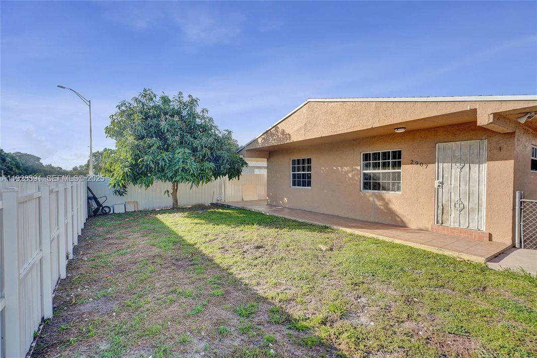 В аренду: $2,200 (2 спален, 1 ванн, 900 Квадратных фут)