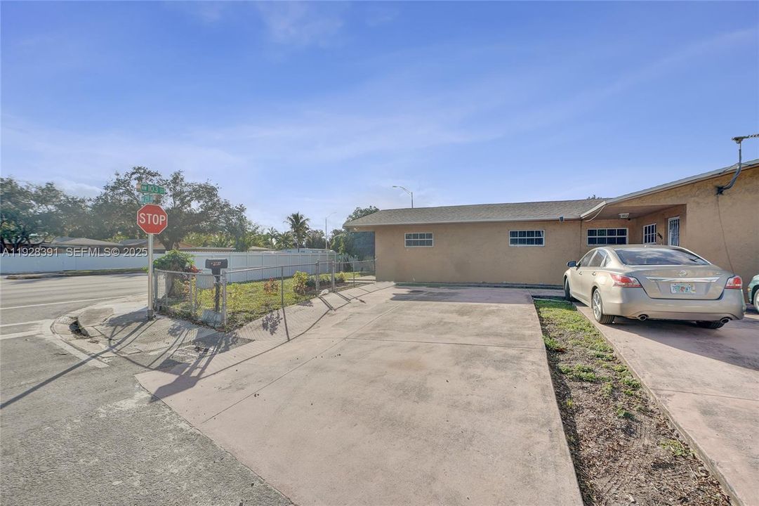 В аренду: $2,200 (2 спален, 1 ванн, 900 Квадратных фут)