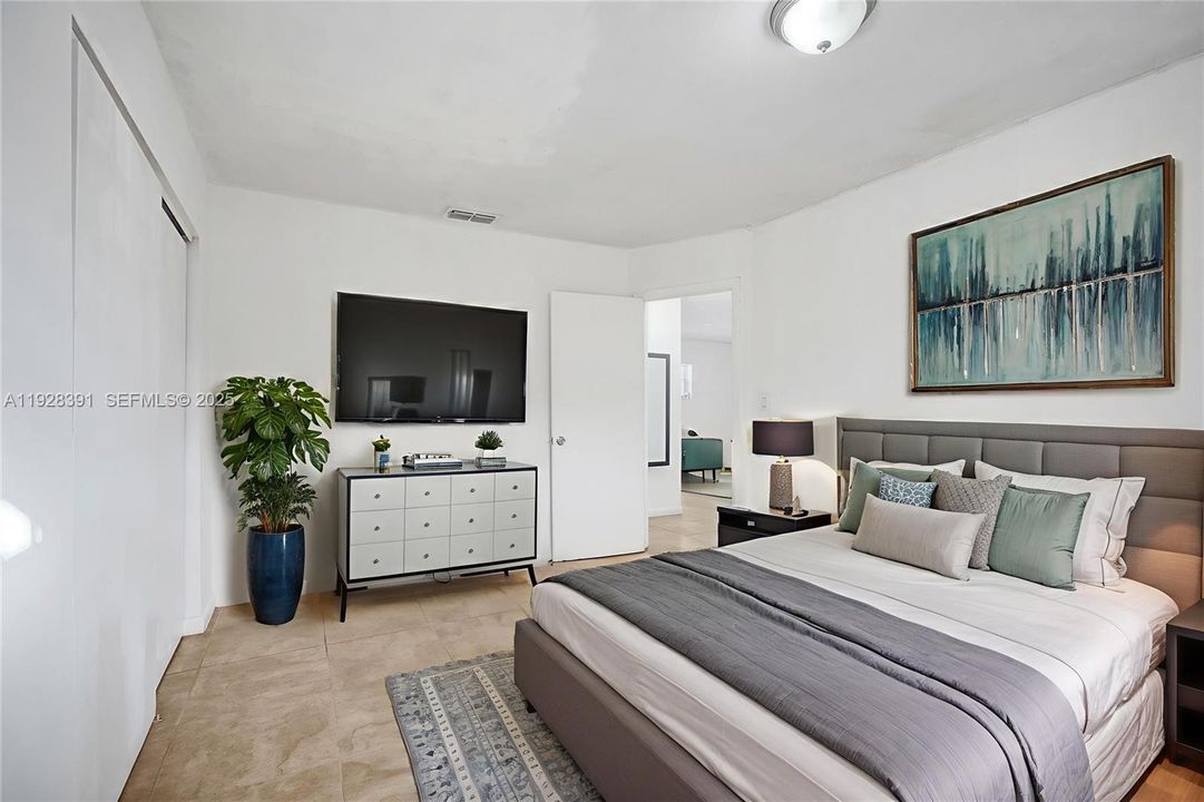 В аренду: $2,200 (2 спален, 1 ванн, 900 Квадратных фут)