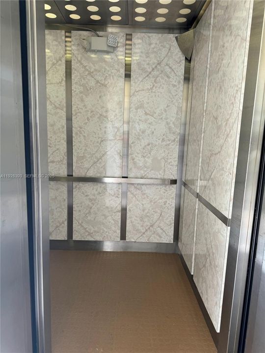 For Rent: $1,400 (1 beds, 1 baths, 720 Square Feet)