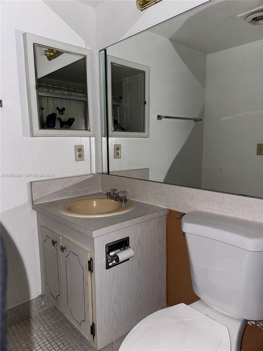 For Rent: $1,400 (1 beds, 1 baths, 720 Square Feet)