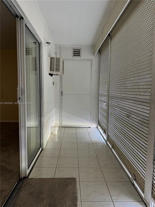 For Rent: $1,400 (1 beds, 1 baths, 720 Square Feet)