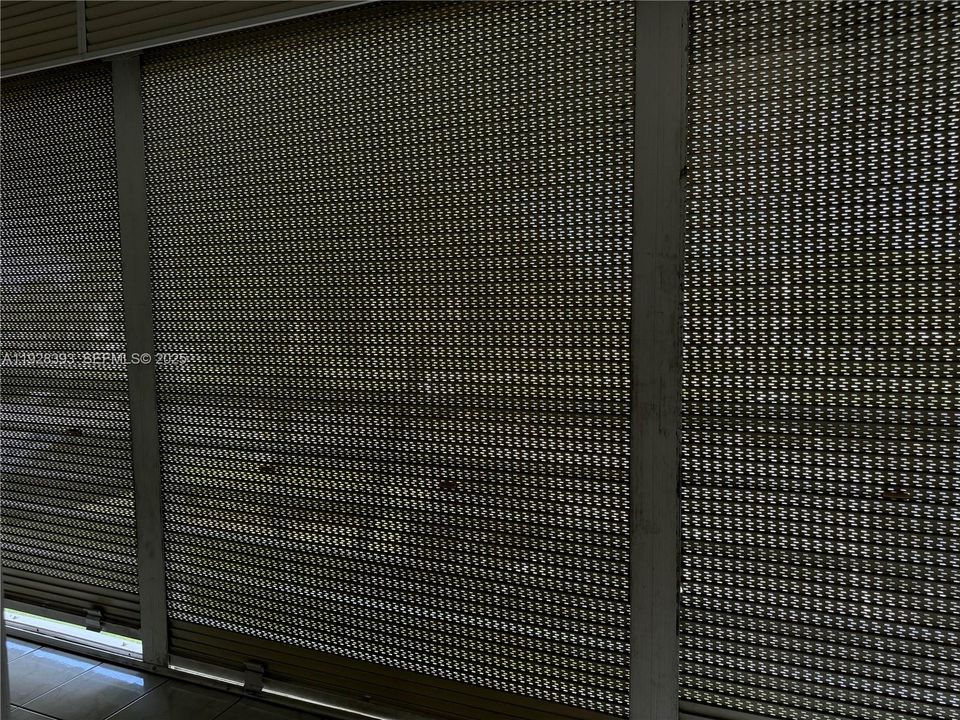 For Rent: $1,400 (1 beds, 1 baths, 720 Square Feet)