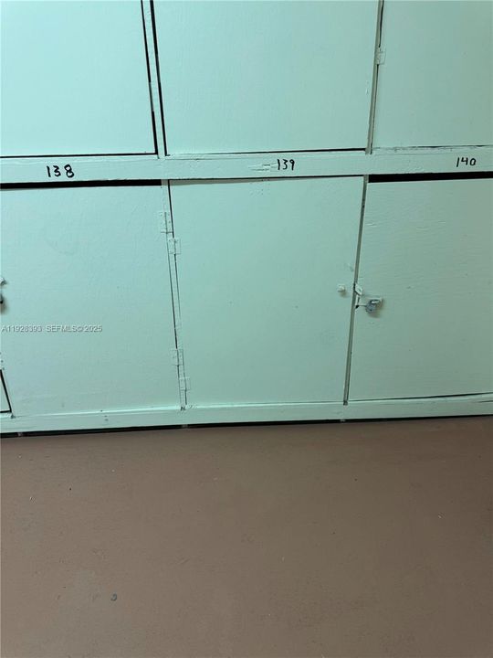 For Rent: $1,400 (1 beds, 1 baths, 720 Square Feet)