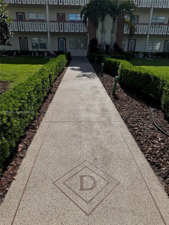 For Rent: $1,400 (1 beds, 1 baths, 720 Square Feet)