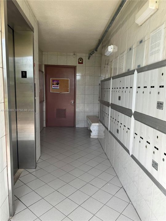 For Rent: $1,400 (1 beds, 1 baths, 720 Square Feet)