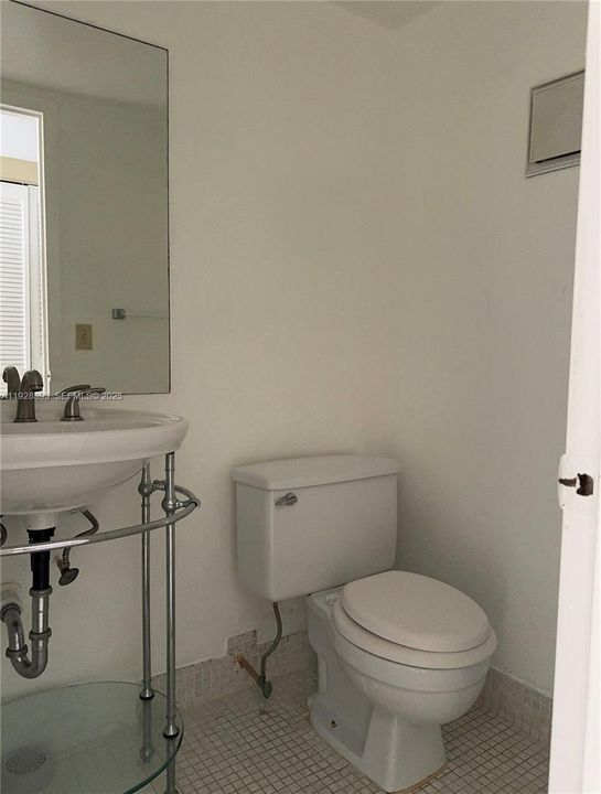 For Rent: $1,400 (1 beds, 1 baths, 720 Square Feet)