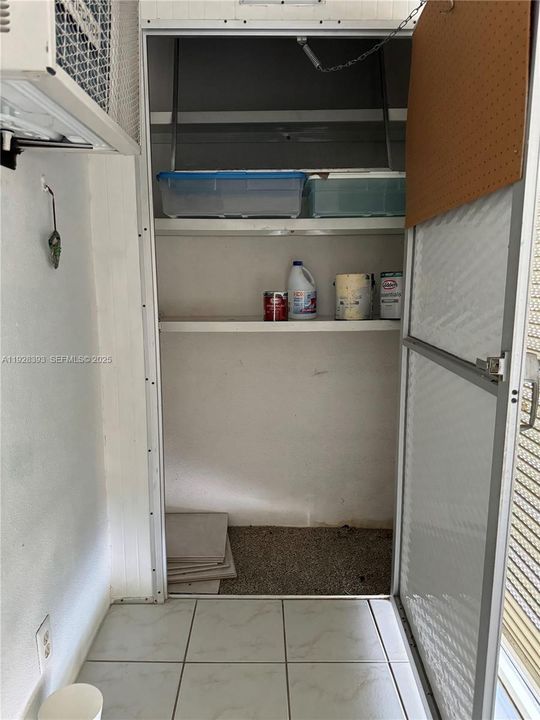 For Rent: $1,400 (1 beds, 1 baths, 720 Square Feet)