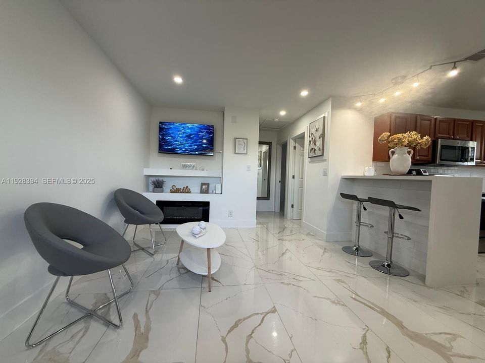 For Rent: $2,300 (2 beds, 1 baths, 2210 Square Feet)