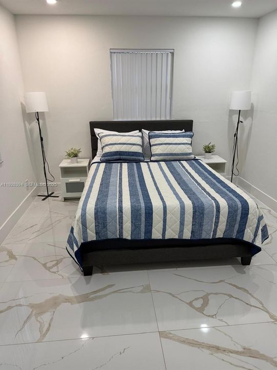 For Rent: $2,300 (2 beds, 1 baths, 2210 Square Feet)