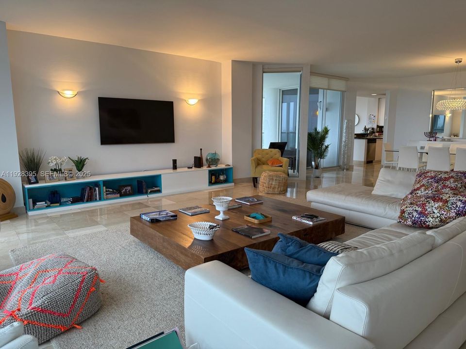 В аренду: $8,700 (3 спален, 3 ванн, 2640 Квадратных фут)