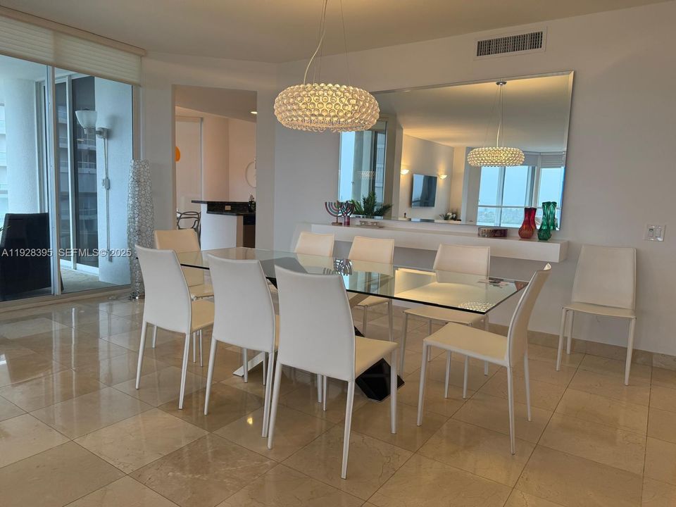 В аренду: $8,700 (3 спален, 3 ванн, 2640 Квадратных фут)