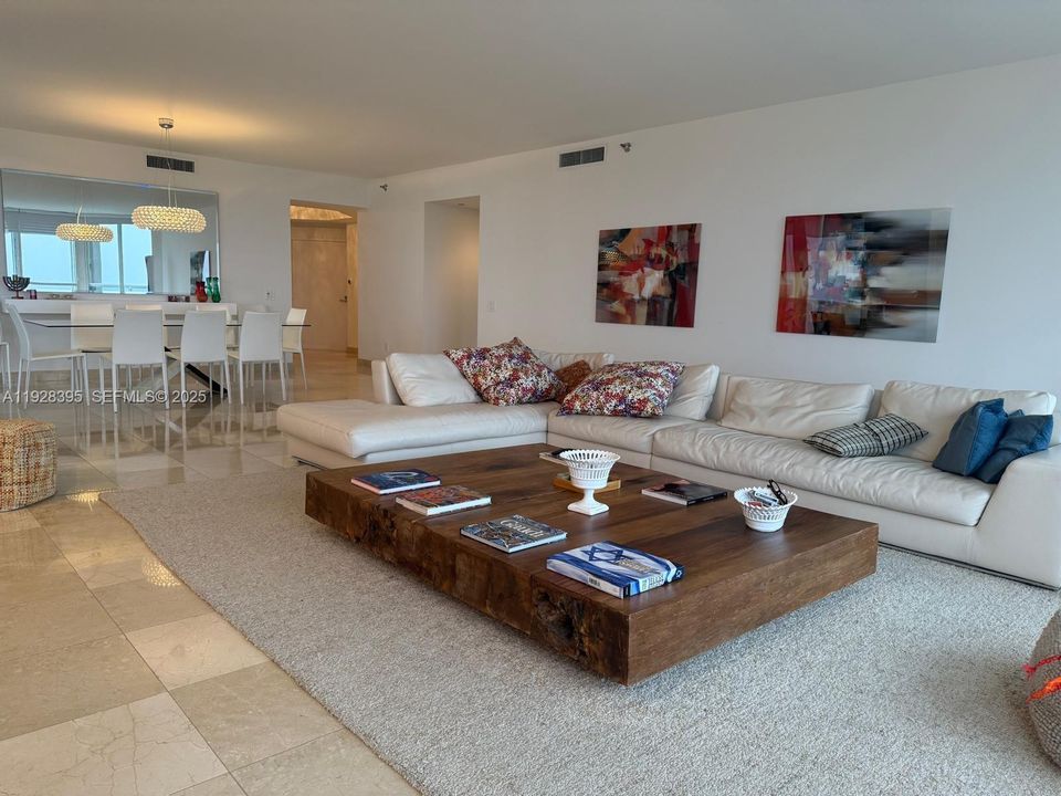 В аренду: $8,700 (3 спален, 3 ванн, 2640 Квадратных фут)