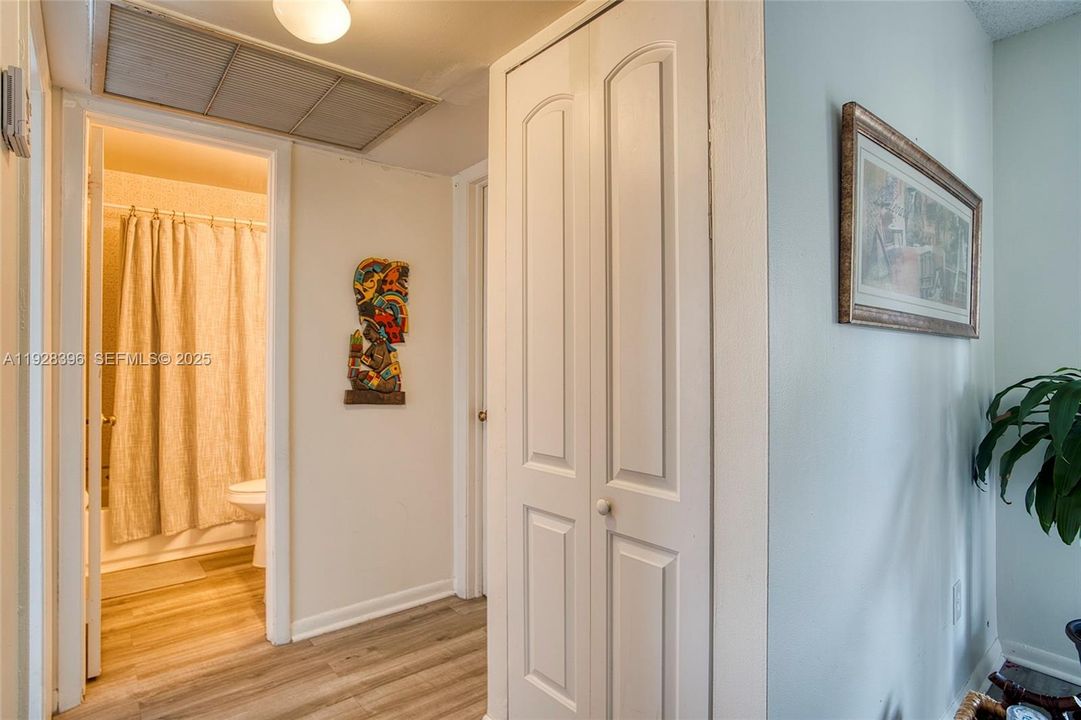 For Sale: $315,000 (3 beds, 2 baths, 993 Square Feet)