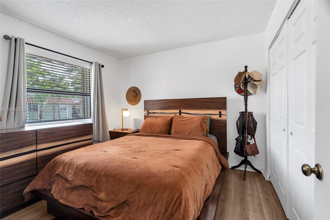 For Sale: $315,000 (3 beds, 2 baths, 993 Square Feet)