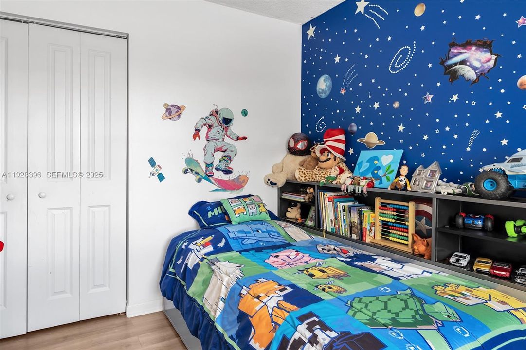 For Sale: $315,000 (3 beds, 2 baths, 993 Square Feet)