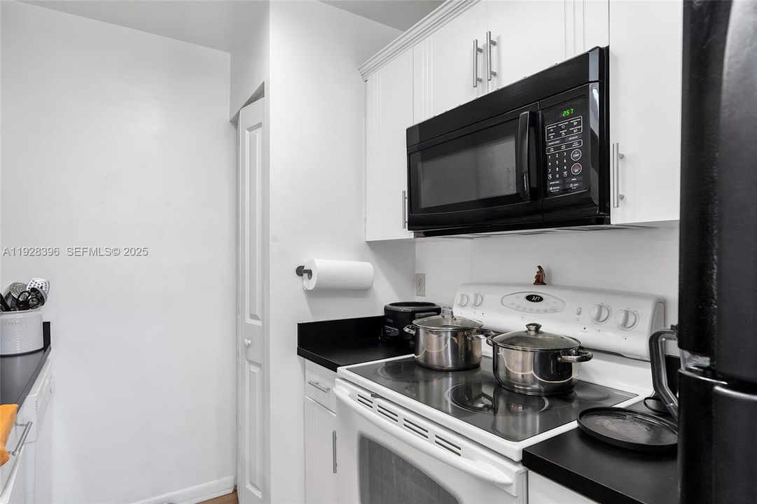 For Sale: $315,000 (3 beds, 2 baths, 993 Square Feet)