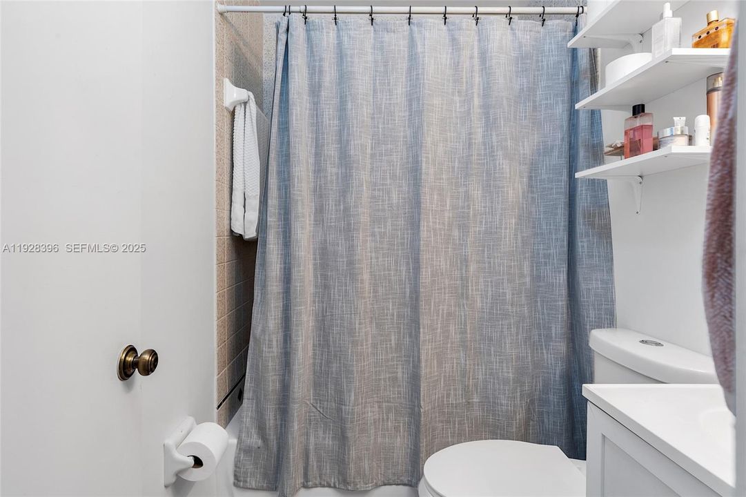 For Sale: $315,000 (3 beds, 2 baths, 993 Square Feet)