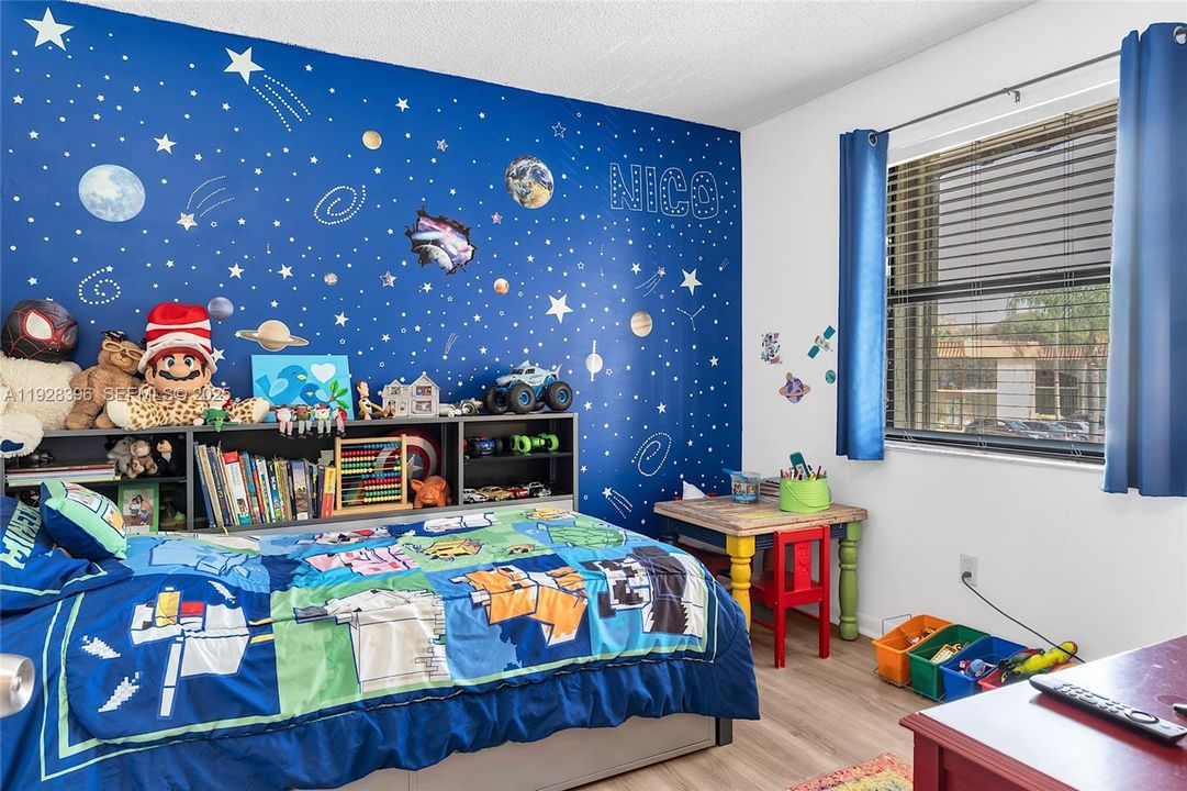 For Sale: $315,000 (3 beds, 2 baths, 993 Square Feet)