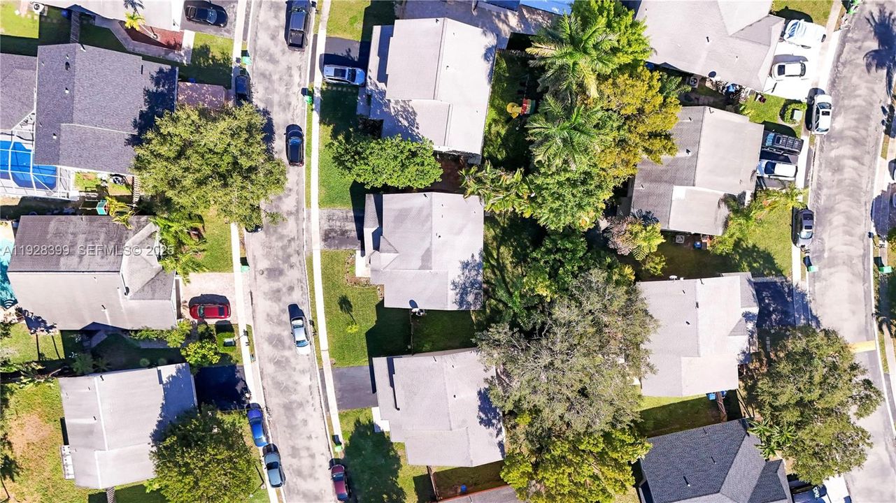 For Sale: $575,000 (4 beds, 2 baths, 1874 Square Feet)