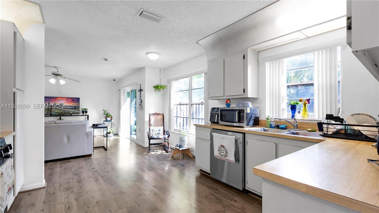 For Sale: $575,000 (4 beds, 2 baths, 1874 Square Feet)