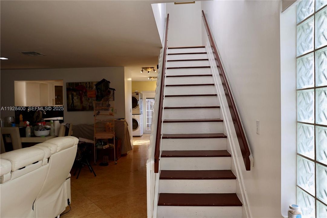 For Sale: $550,000 (3 beds, 2 baths, 1638 Square Feet)