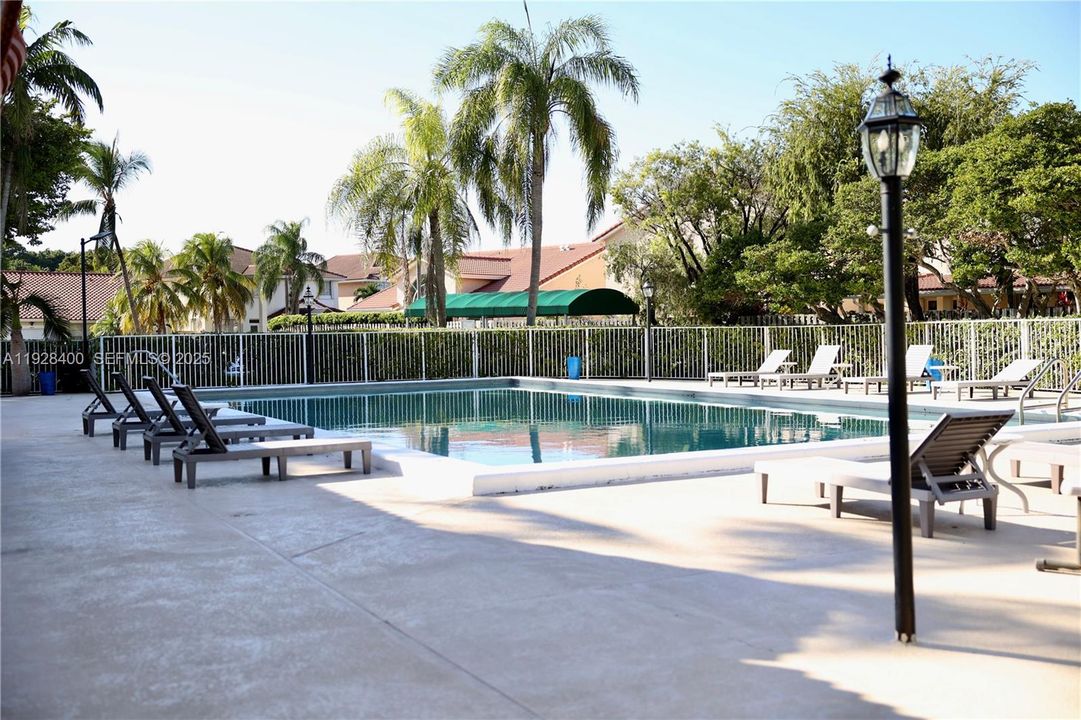 For Sale: $550,000 (3 beds, 2 baths, 1638 Square Feet)