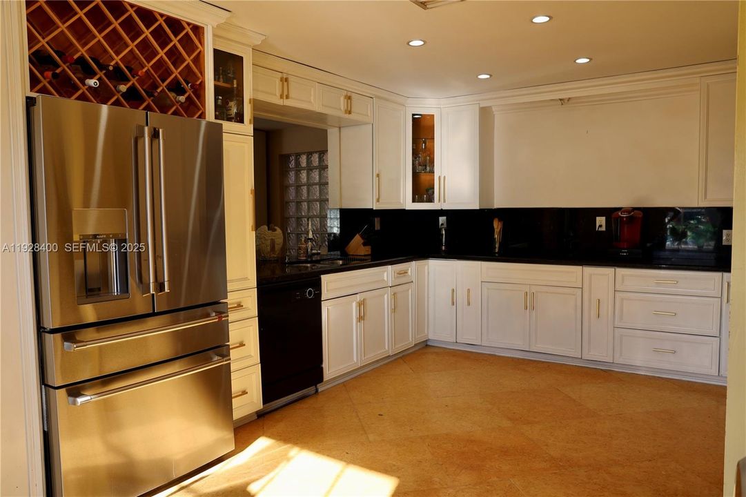 For Sale: $550,000 (3 beds, 2 baths, 1638 Square Feet)