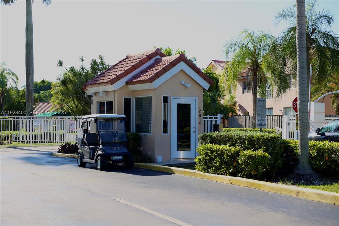 For Sale: $550,000 (3 beds, 2 baths, 1638 Square Feet)