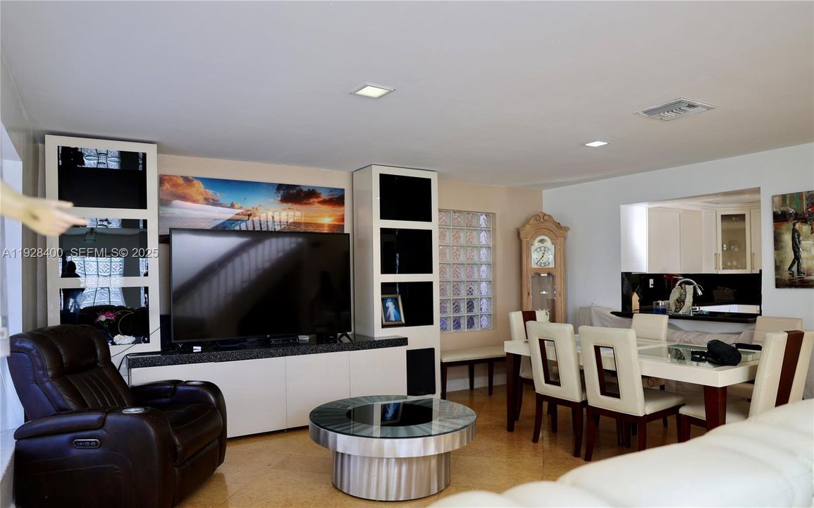 For Sale: $550,000 (3 beds, 2 baths, 1638 Square Feet)