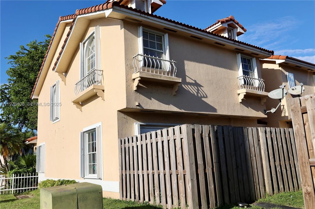 For Sale: $550,000 (3 beds, 2 baths, 1638 Square Feet)