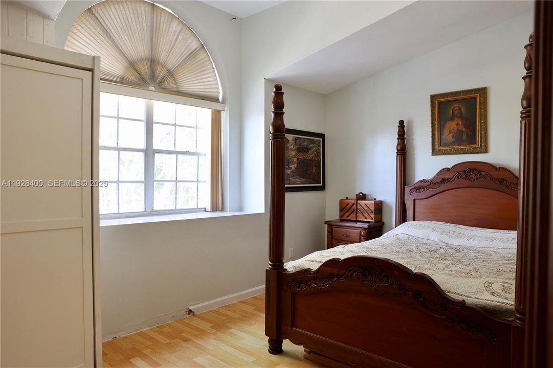 For Sale: $550,000 (3 beds, 2 baths, 1638 Square Feet)