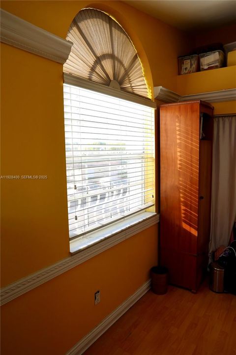 For Sale: $550,000 (3 beds, 2 baths, 1638 Square Feet)