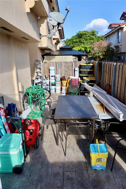 For Sale: $550,000 (3 beds, 2 baths, 1638 Square Feet)