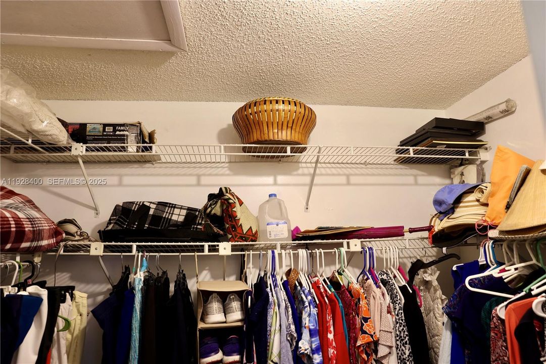 For Sale: $550,000 (3 beds, 2 baths, 1638 Square Feet)