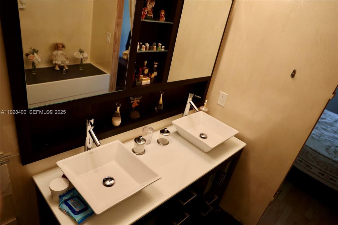 For Sale: $550,000 (3 beds, 2 baths, 1638 Square Feet)