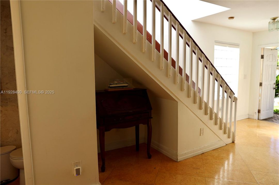 For Sale: $550,000 (3 beds, 2 baths, 1638 Square Feet)