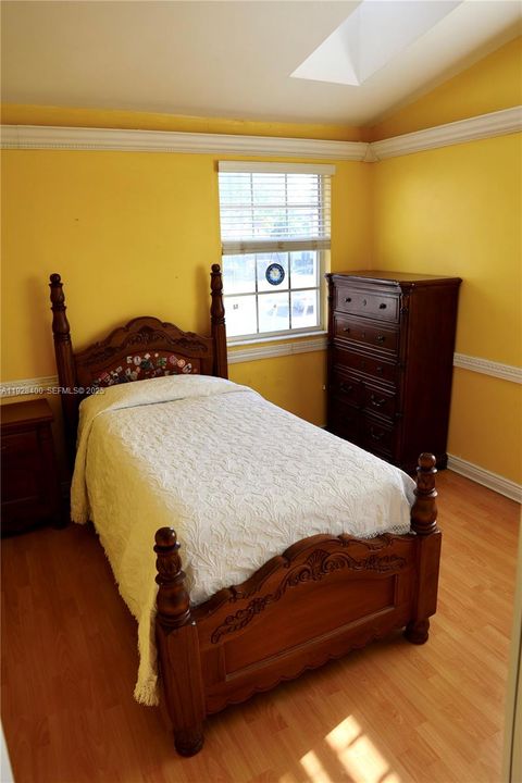 For Sale: $550,000 (3 beds, 2 baths, 1638 Square Feet)