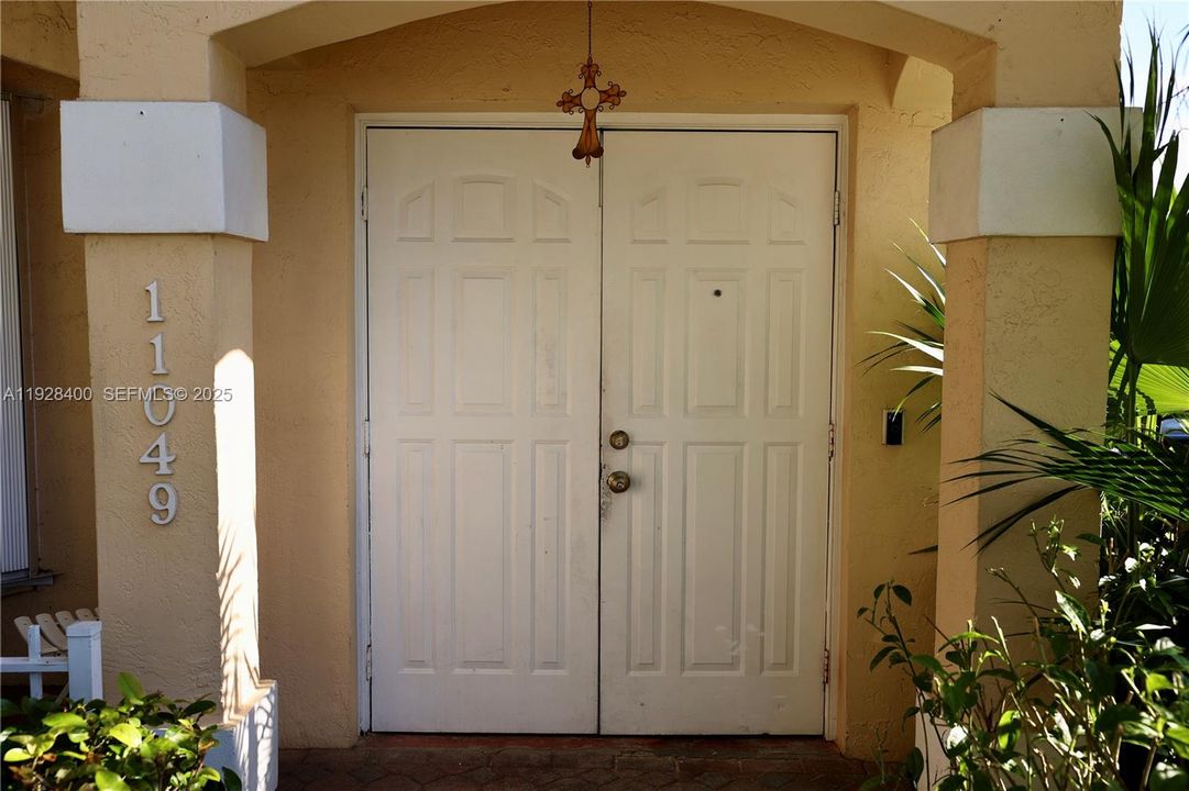 For Sale: $550,000 (3 beds, 2 baths, 1638 Square Feet)