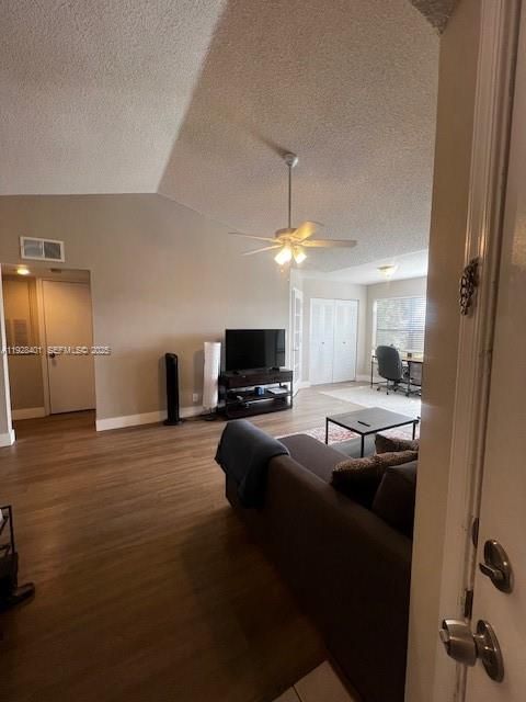 For Rent: $1,975 (1 beds, 1 baths, 805 Square Feet)