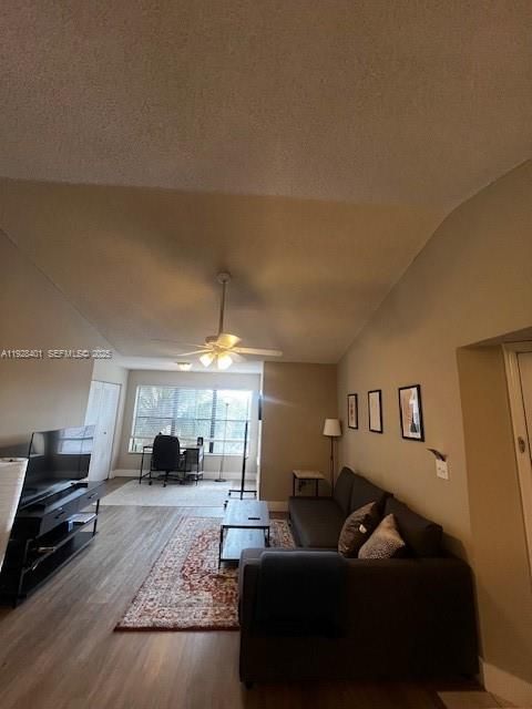 For Rent: $1,975 (1 beds, 1 baths, 805 Square Feet)