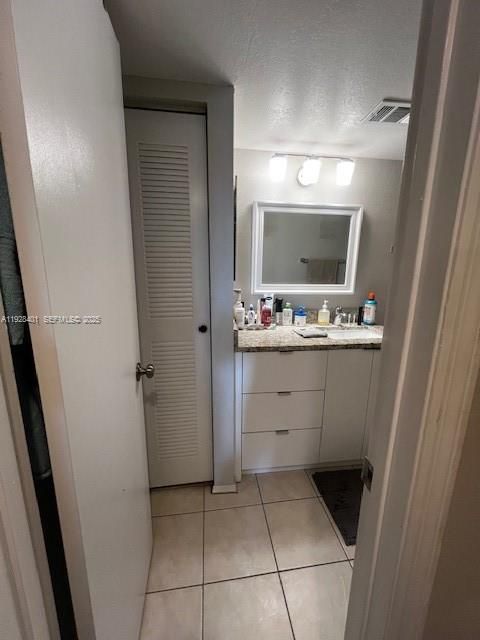 For Rent: $1,975 (1 beds, 1 baths, 805 Square Feet)