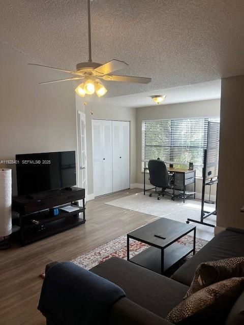For Rent: $1,975 (1 beds, 1 baths, 805 Square Feet)