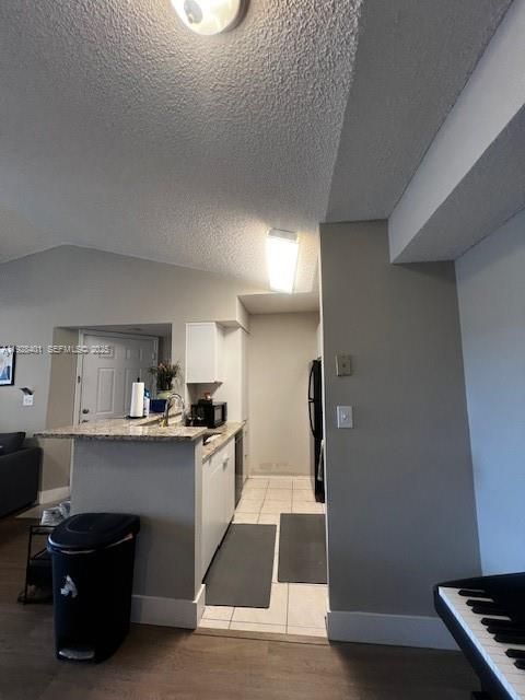 For Rent: $1,975 (1 beds, 1 baths, 805 Square Feet)